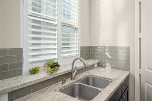 2423 Beall St, Houston, TX 77008 - Photo 13