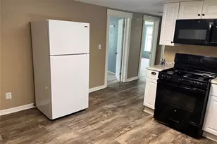 208 E Pecan Ln, Clute, TX 77531 - Photo 13