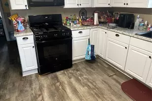 208 E Pecan Ln, Clute, TX 77531 - Photo 3