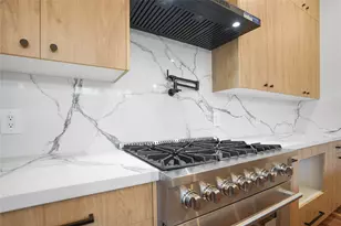 317 Palmer St, Houston, TX 77003 - Photo 9