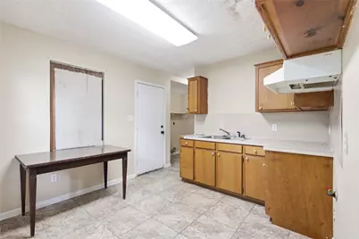 817 Chihuahua Street, Lockhart, TX 78644 - Photo 13