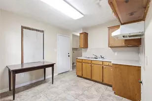 817 Chihuahua St, Lockhart, TX 78644 - Photo 13