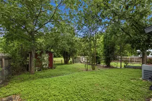 817 Chihuahua St, Lockhart, TX 78644 - Photo 21