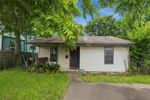 817 Chihuahua St, Lockhart, TX 78644 - Photo 3