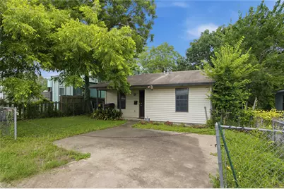 817 Chihuahua Street, Lockhart, TX 78644 - Photo 5
