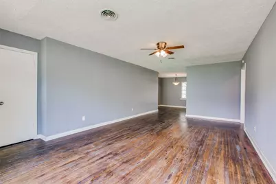 419 E 42nd Street, Houston, TX 77022 - Photo 9