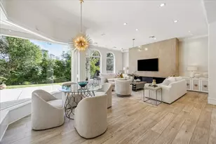 608 Little John Ln, Houston, TX 77024 - Photo 11