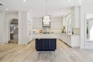 608 Little John Ln, Houston, TX 77024 - Photo 9