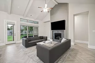 323 S Cadence Hills Loop, Conroe, TX 77318 - Photo 11