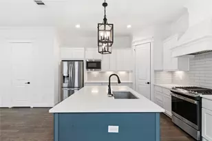 819 W 19th St, Houston, TX 77008 - Photo 13