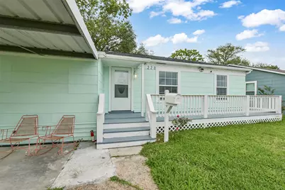 228 16th Avenue N, Texas City, TX 77590 - Photo 1