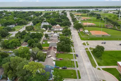 228 16th Avenue N, Texas City, TX 77590 - Photo 33