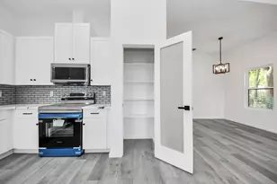 605 E Murrill Ave, Baytown, TX 77520 - Photo 15