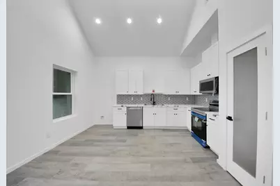 605 E Murrill Ave, Baytown, TX 77520 - Photo 9