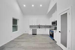 605 E Murrill Ave, Baytown, TX 77520 - Photo 9