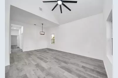 605 E Murrill Ave, Baytown, TX 77520 - Photo 5