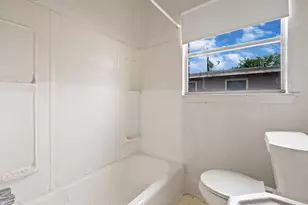 7410 Lindencrest St, Houston, TX 77061 - Photo 9