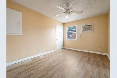 7410 Lindencrest Street, Houston, TX 77061 - Photo 31