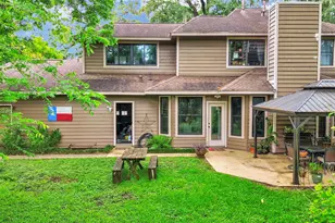 212 Live Oak Ln, Lake Jackson, TX 77566 - Photo 3