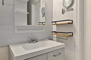 8221 Kingsbrook Rd, Houston, TX 77024 - Photo 9