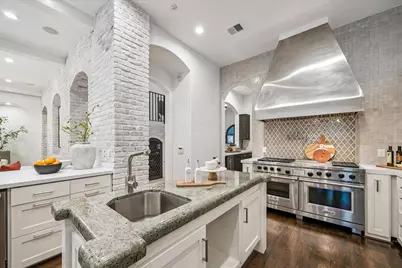 2330 Maroneal Street, Houston, TX 77030 - Photo 9