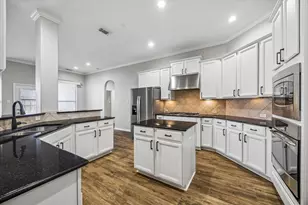 7715 Bayou Green Ln, Sugar Land, TX 77479 - Photo 11
