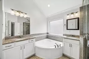 7715 Bayou Green Ln, Sugar Land, TX 77479 - Photo 15