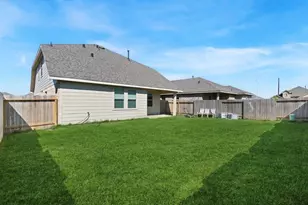 8434 Beacon Bay Cir, Baytown, TX 77523 - Photo 3