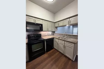 2626 Holly Hall Street #102, Houston, TX 77054 - Photo 9
