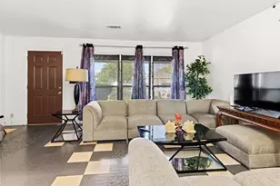 6651 Crestmont St, Houston, TX 77033 - Photo 5