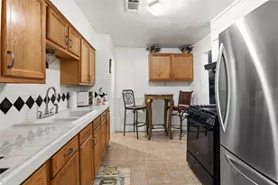 6651 Crestmont St, Houston, TX 77033 - Photo 11