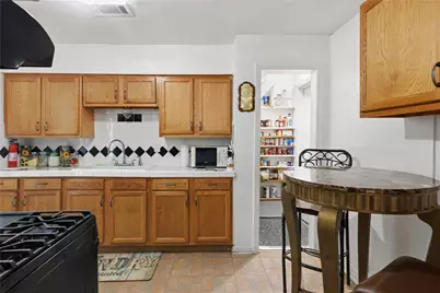 6651 Crestmont Street, Houston, TX 77033 - Photo 9