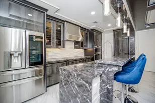 5711 Sugar Hill Dr, Houston, TX 77057 - Photo 11