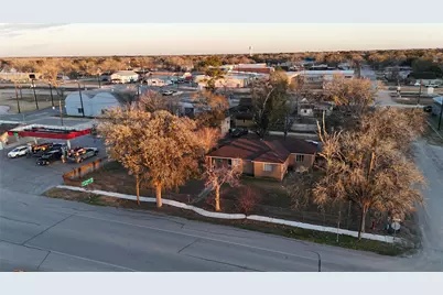 111 W York Street, Ganado, TX 77962 - Photo 3