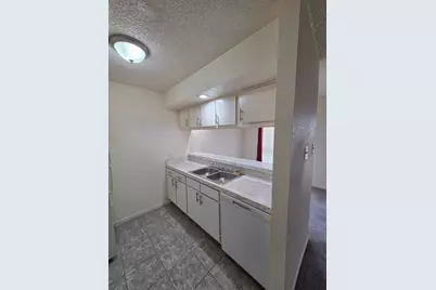 1516 Bay Area Boulevard #B2, Houston, TX 77058 - Photo 5