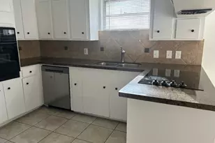 10222 Oak Point Dr, Houston, TX 77043 - Photo 17
