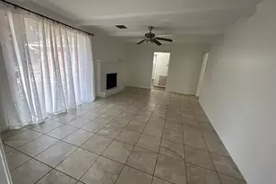 10222 Oak Point Dr, Houston, TX 77043 - Photo 5