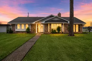 4912 Goose Creek Dr, Baytown, TX 77521 - Photo 1