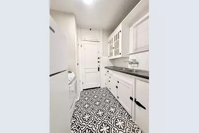 1126 Berthea Street #25, Houston, TX 77006 - Photo 7