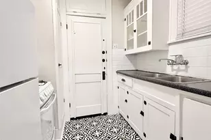 1126 Berthea St, Houston, TX 77006 - Photo 7