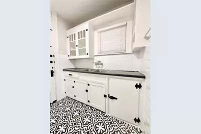 1126 Berthea Street #25, Houston, TX 77006 - Photo 9