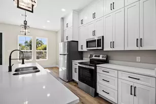 5949 Collingsworth St, Houston, TX 77026 - Photo 9