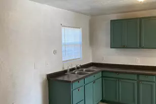 5237 Carmen St, Houston, TX 77033 - Photo 9