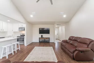 4913 Deerwood Circle, Baytown, TX 77521 - Photo 3