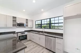 11940 S Hoa Sen Cir, Houston, TX 77072 - Photo 9