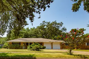 10714 Ballantine St, Houston, TX 77075 - Photo 1