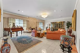 8103 Lake Edge Ct, Houston, TX 77071 - Photo 9