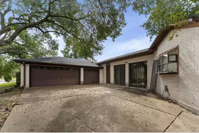 8103 Lake Edge Court, Houston, TX 77071 - Photo 33