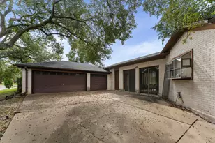 8103 Lake Edge Ct, Houston, TX 77071 - Photo 33