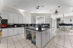 8103 Lake Edge Ct, Houston, TX 77071 - Photo 13